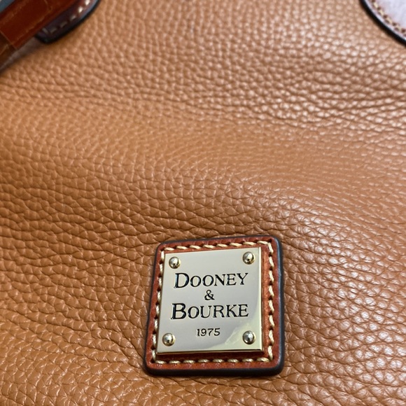 EUC Dooney and Bourke style R343 cognac/saddle brown satchel hand bag - Picture 4 of 13